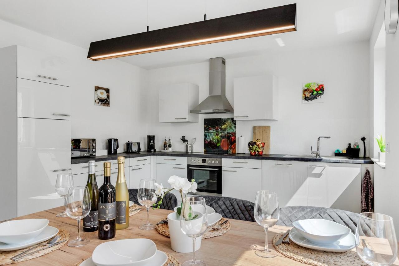 Winetime - Modern - Boxspringbetten - Netflix - Naehe Mercedes-benz Apartment Woerth am Rhein