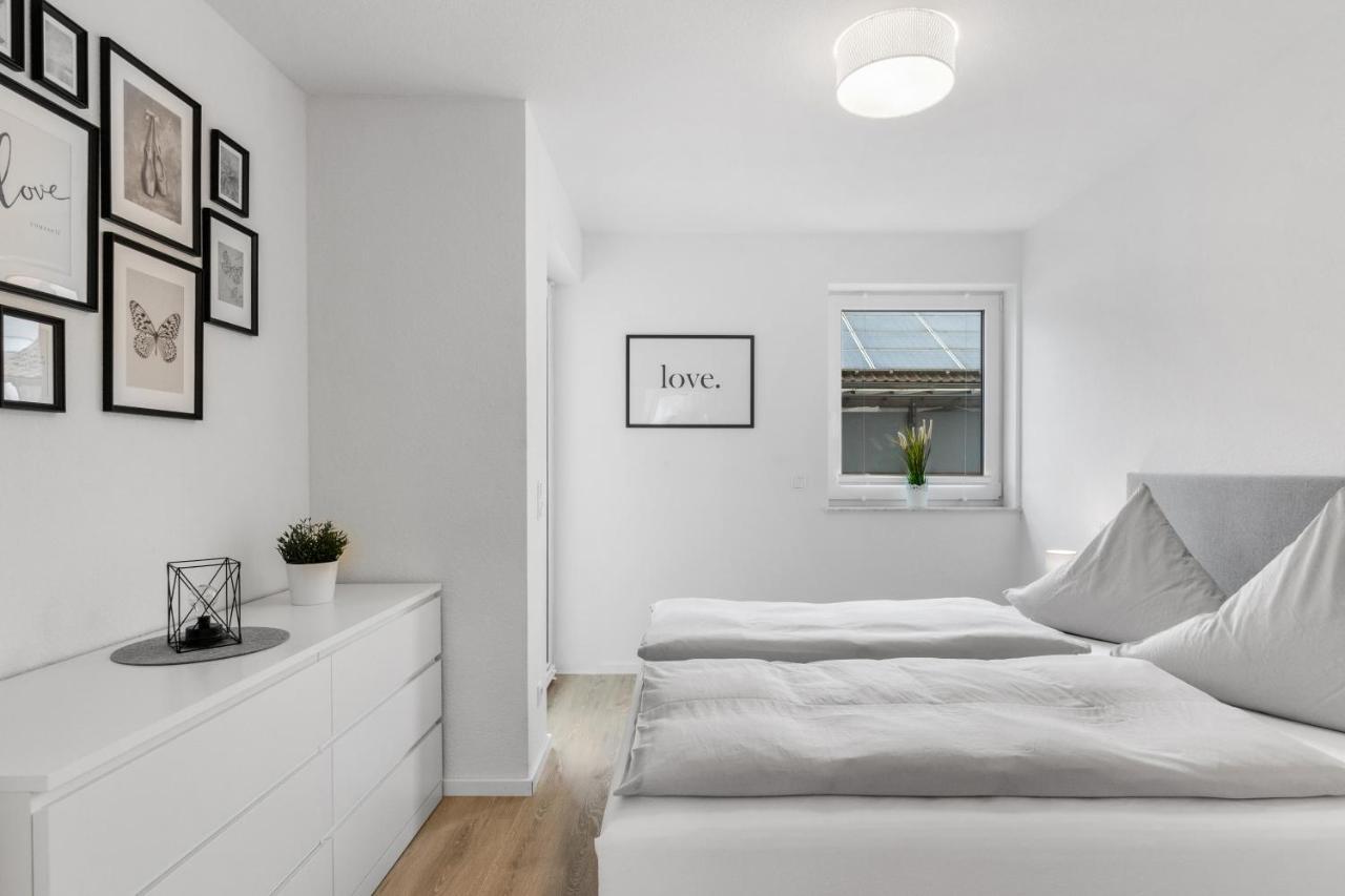 Winetime - Modern - Boxspringbetten - Netflix - Naehe Mercedes-benz Apartment