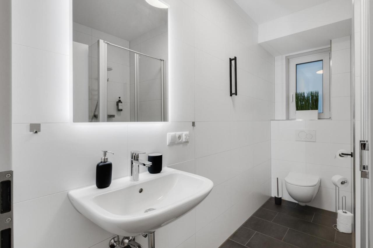 Winetime - Modern - Boxspringbetten - Netflix - Naehe Mercedes-benz Apartment *