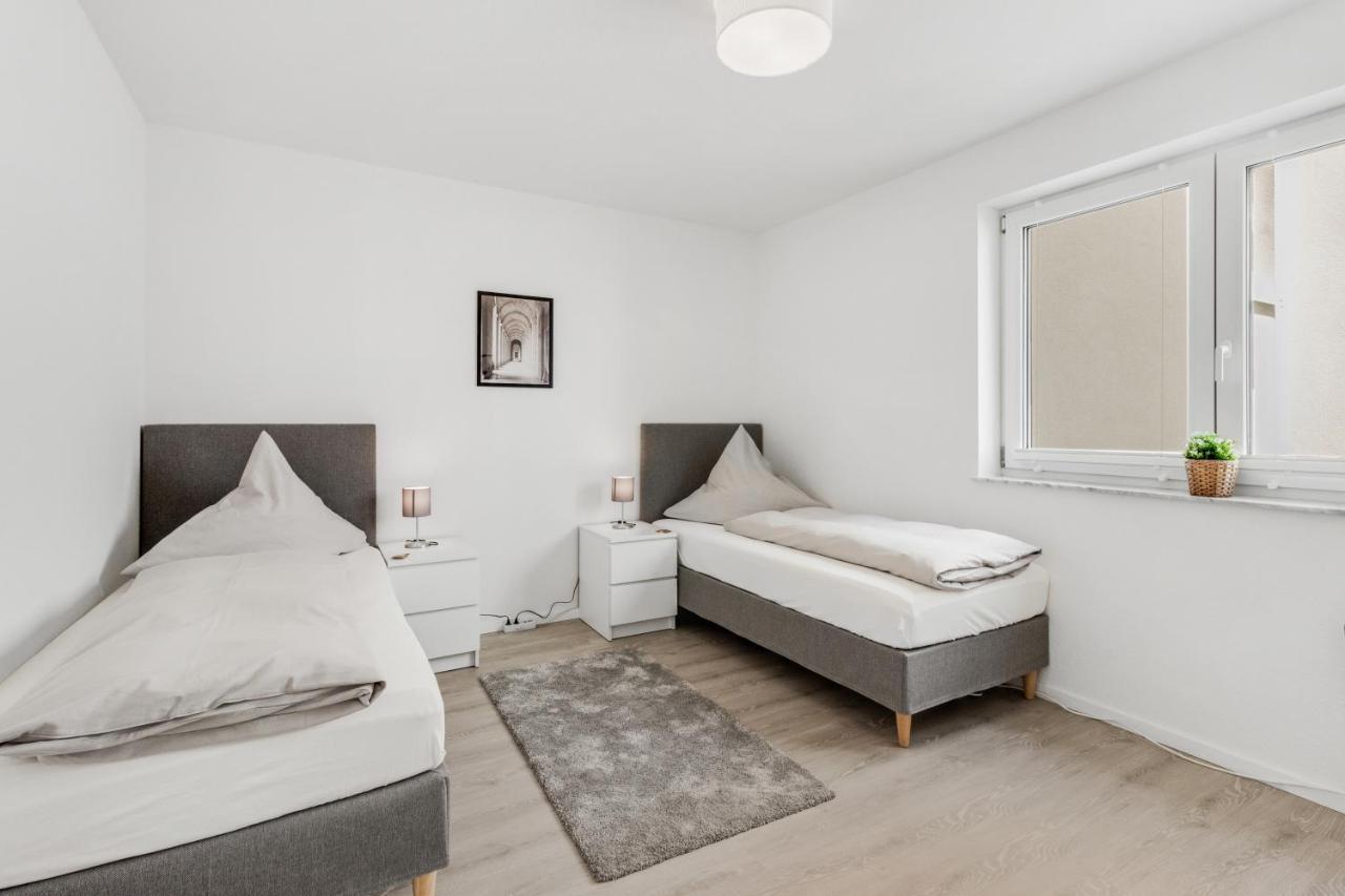 Winetime - Modern - Boxspringbetten - Netflix - Naehe Mercedes-benz Apartment
