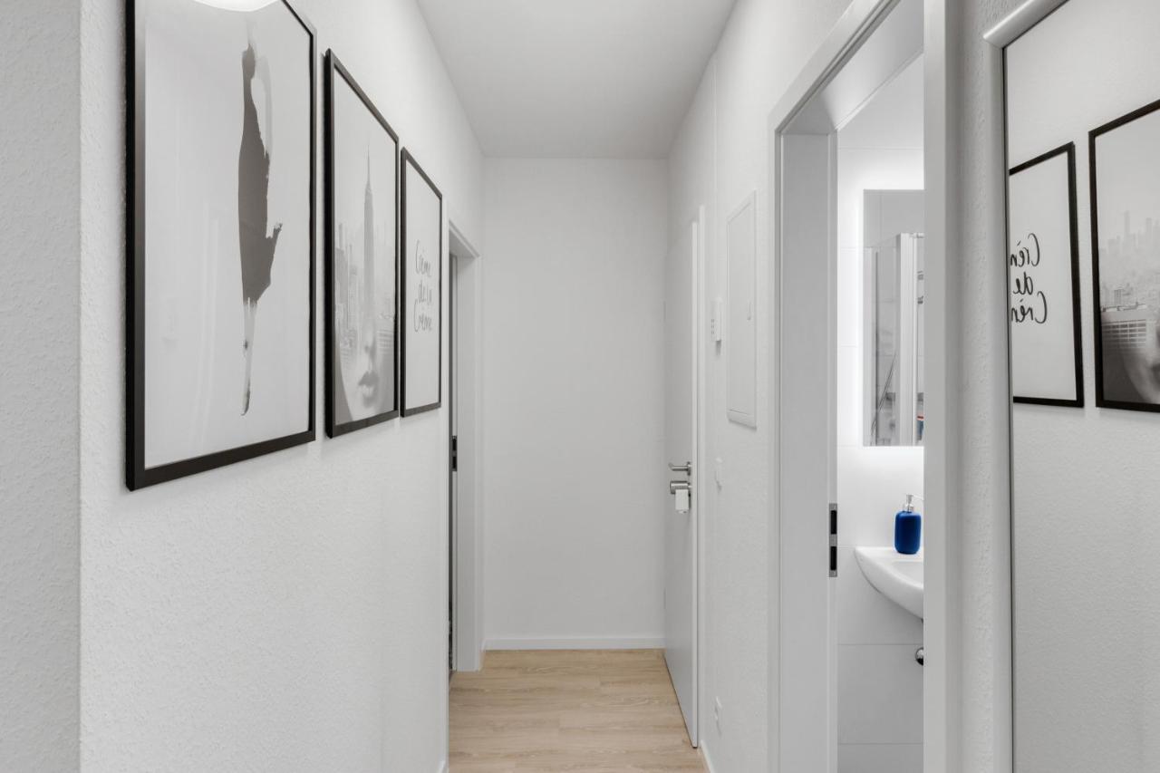Winetime - Modern - Boxspringbetten - Netflix - Naehe Mercedes-benz Apartment *