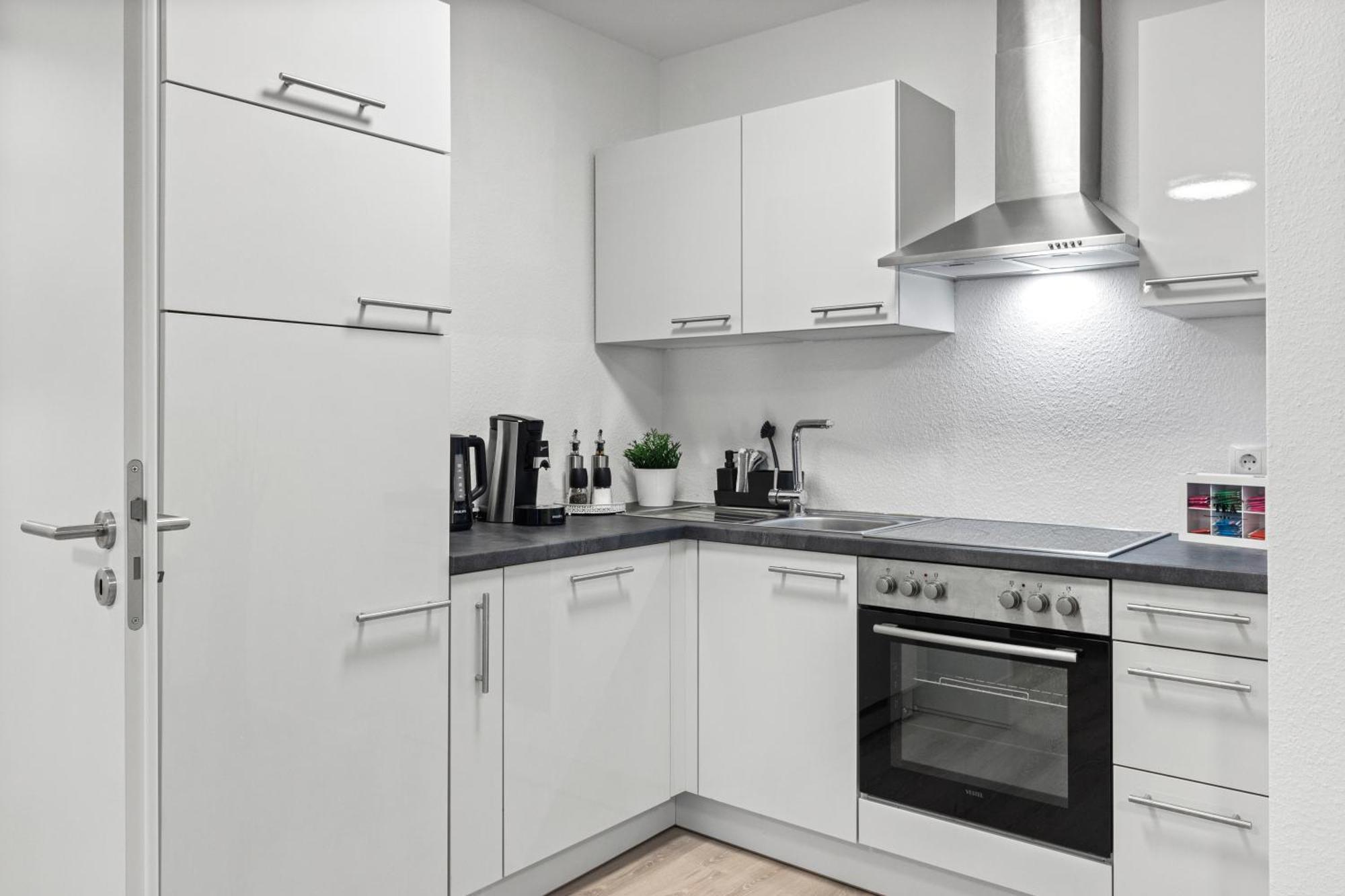Winetime - Modern - Boxspringbetten - Netflix - Naehe Mercedes-benz Apartment *