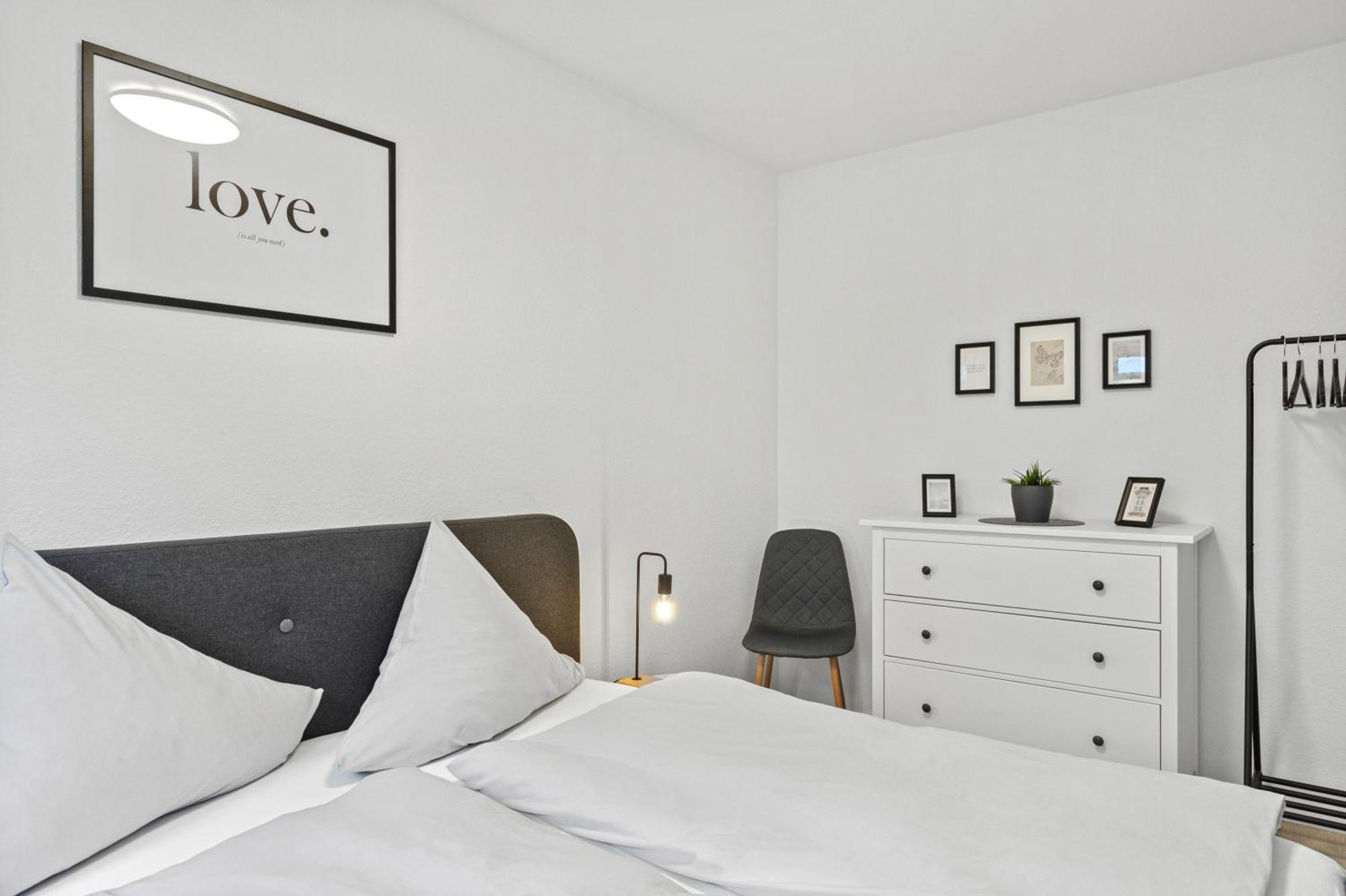 Winetime - Modern - Boxspringbetten - Netflix - Naehe Mercedes-benz Apartment