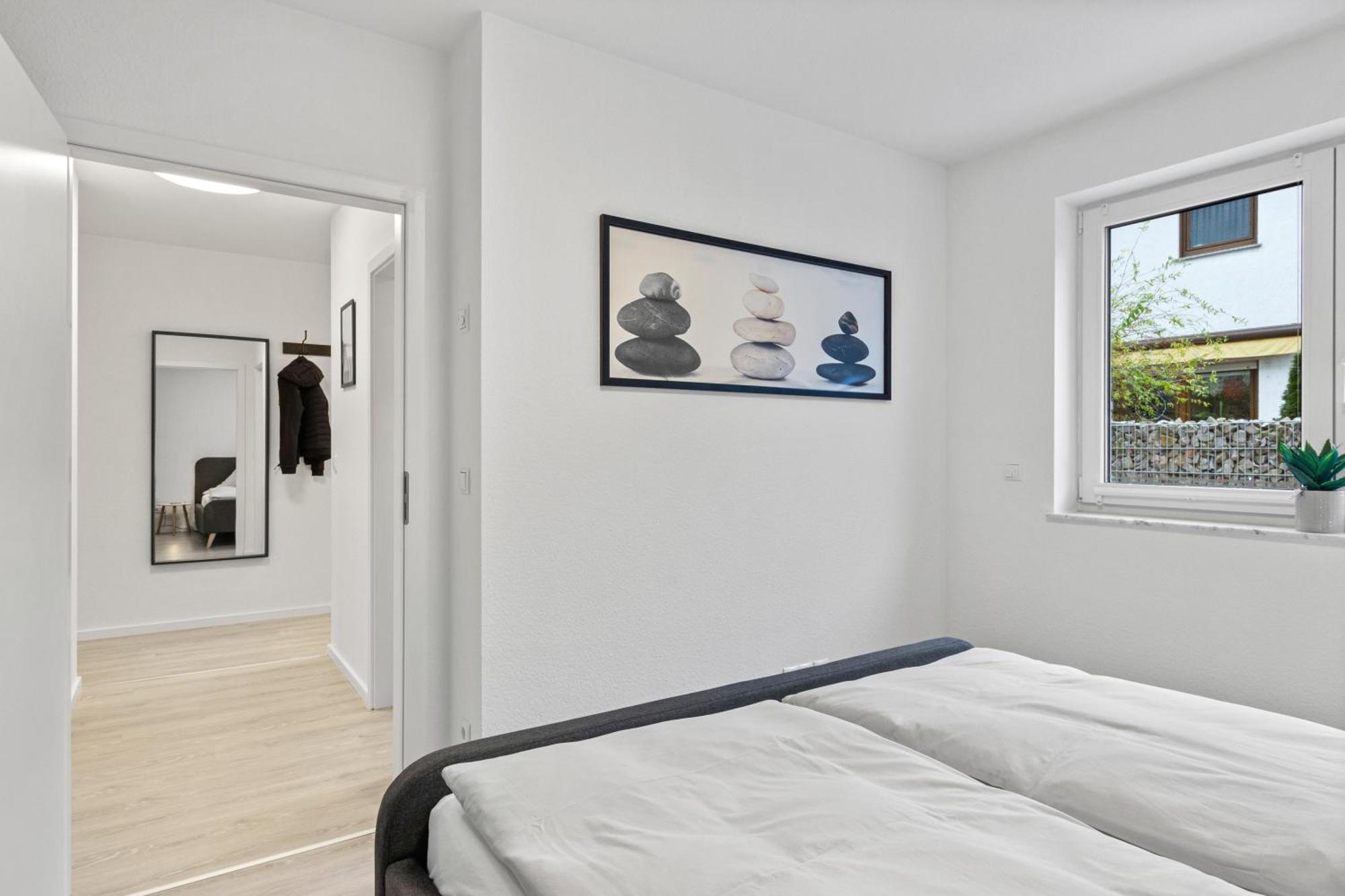 Winetime - Modern - Boxspringbetten - Netflix - Naehe Mercedes-benz Apartment