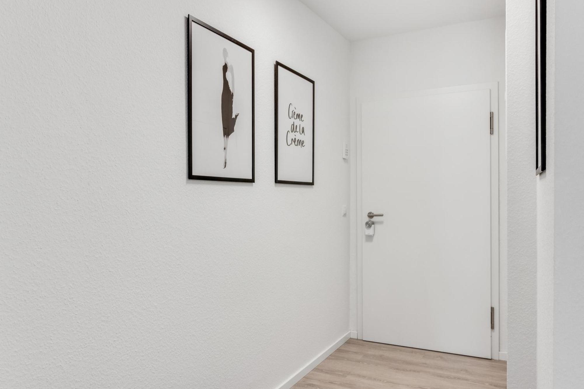 Winetime - Modern - Boxspringbetten - Netflix - Naehe Mercedes-benz Apartment *